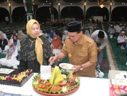 Bukber Pemkab Tanbu serta Syukuran Ulang Tahun Bupati Zairullah Azhar