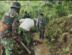 Permudah Warga Berziarah, Koramil Kusan Hulu Bersihkan TPU