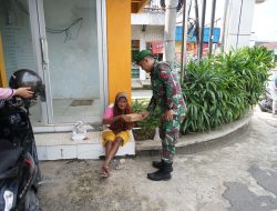 Lagi, Personel Kodim Tanah Bumbu Bagikan Nasi Kotak