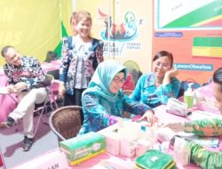 Pj Ketua TP PKK Kapuas Kunjungi Stand Dinkes Pada Expo 2024
