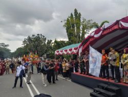 Pj Bupati Kapuas Lepas Ribuan Peserta Karnaval Budaya 2024
