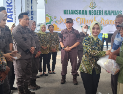 Bantu Masyarakat, Kejari Kapuas Gelar Pasar Murah