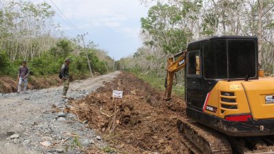 TMMD Tanbu Lakukan Pelebaran Badan Jalan
