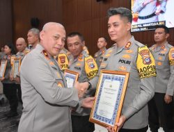 Berdidikasi Tinggi, Kapolres Kotabaru Diganjar Penghargaan