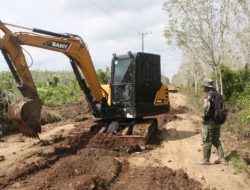 Usai Berjibaku Lumpur, TMMD Tanbu Lapisi Jalan Dengan Basecourse