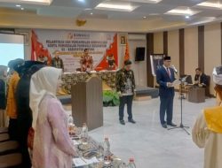 Lantik Anggota Panwascam, Ketua Bawaslu Kapuas Minta Data Pemilih Segera Dimutakhirkan