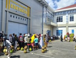 Tekan Inflasi, Pemkab Kapuas Distribusikan 1800 Tabung Gas 3 Kg