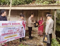 HUT Bhayangkara, Polsek Pulau Laut Utara Bagi-bagi Sembako