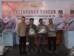 HUT Bhayangkara ke-78, Polres Kotabaru Tanam 1000 Pohon dan Salurkan Bibit Ikan