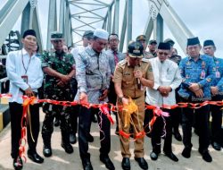 Resmikan Jembatan Pasar Senin Anjir, Pj Bupati Kapuas Penuhi Harapan Kemudahan Akses Masyarakat
