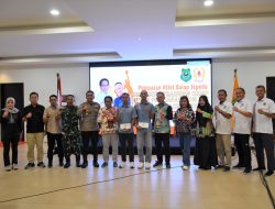 Pj Bupati Lepas Dua Atlet Balap Sepeda Ikuti Training Camp PON XXI