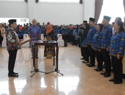 Pj Bupati Kapuas Lantik PPPK Formasi Tenaga Pendidikan dan Nakes