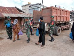 Sambut HUT Kodam Vl/Mulawarman, Prajurit Kodim Tanah Bumbu Bersih-bersih Tempat Umum
