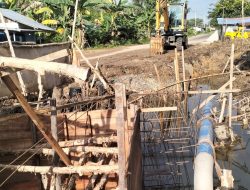 Pipa PDAM Bocor Akibat Proyek Box Culvert di Desa Teluk Palinget Kapuas Sebabkan Akses Air Bersih Terhambat