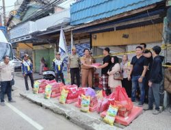 Dinsos Tanah Bumbu Salurkan Bantuan Kebakaran Ruko di Desa Bersujud