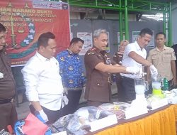Kejari Kotabaru Musnahkan Narkotika Hingga Senpi