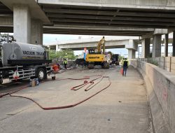 Pipa BBM di Jalan Raya Cakung-Cilincing Bocor, Pertamina Gercap Mengatasinya