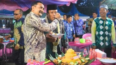 Potong Tumpeng, Pj Bupati Syamsir Buka Tala Expo dan Pasar Rakyat