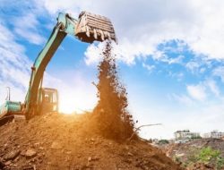 Polisi Ungkap Tambang Tanah Ilegal, Operator dan Alat Berat Diamankan