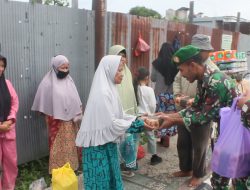 Jum’at Berbagi, Kodim Tanah Bumbu Bagikan Nasi Kotak