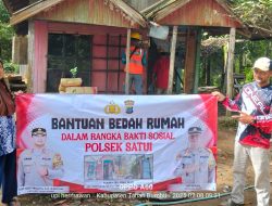 Kapolsek Satui Turun Langsung Bedah Rumah Milik Petani