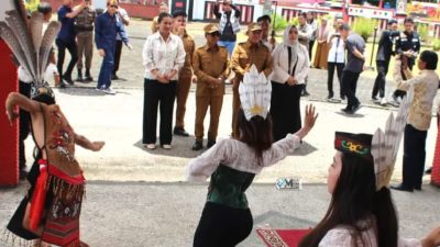 Potong Pantan dan Tari Adat Warnai Kedatangan Bupati Murung Raya di Rujab