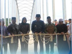 Potong Melati, Bupati Rahmat Resmikan Jembatan Kuala Tambangan