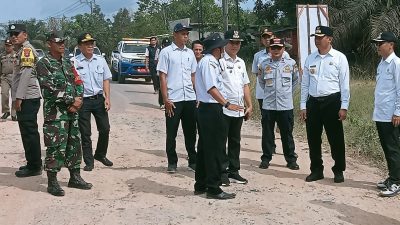 Bupati Sukamara Pantau Langsung Perbaikan Jalan Demi Kelancaran Mudik Lebaran
