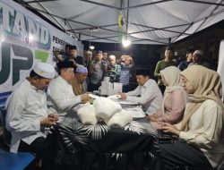 Wagub Kalsel Serahkan Zakat Fitrah dan Mal di Masjid Raya Sabilal Muhtadin
