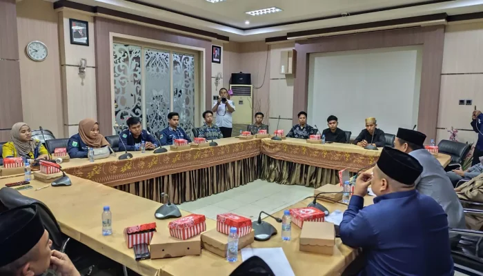 DPRD Tanah Bumbu Bahas Aspirasi Mahasiswa Soal Pendidikan di Luar Daerah