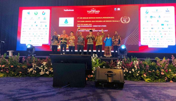Bupati Tanah Laut H Rahmat Trianto Kembali Raih Penghargaan TOP Pembina BUMD 2025