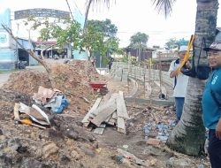 Tingkatkan Perekonomian Warga, Pemdes Bungai Jaya Bangun Taman Desa