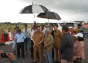 Bupati Sukamara Dukung Pembangunan Jalan Penghubung Sukamara-Ketapang