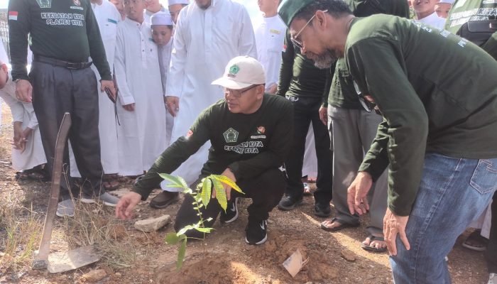 ISNU Kalsel Tanam 599 Pohon di Hari Bumi 2025