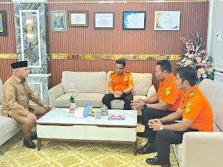 Pertemuan antara Bupati Kotabaru dan Kepala Basarnas Kalimantan Selatan digelar di ruang kerja Bupati.