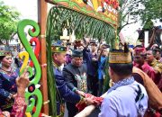 Ritual Adat Dayak Sambut Bupati dan Wakil Bupati Kapuas Terpilih 2025-2030
