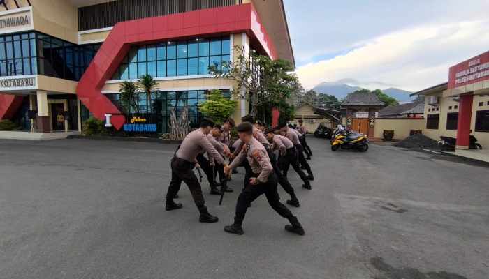 Sat Samapta Polres Kotabaru Latihan Bela Diri dengan Tongkat T