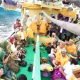 Warga dan tokoh adat mengikuti prosesi adat Mappanre Ri Tasi’e di Pantai Pagatan, Tanah Bumbu, Sabtu (10/5/2025).