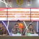 Kapolres Pulang Pisau AKBP Iqbal Sengaji bersama Kabid Humas Polda Kalteng Kombes Pol Erlan Munaji memaparkan kasus pembunuhan sadis di Mapolda Kalteng, Jumat (16/5/2025). (Foto: Humas Polda Kalteng)