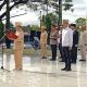 Gubernur Kalimantan Selatan H. Muhidin memimpin apel kehormatan dalam rangka peringatan Hari Proklamasi ALRI Divisi IV.