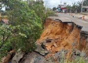 DPRD Tanah Bumbu Desak Pemerintah Pusat Perbaiki Jalan Nasional KM 171 Satui