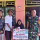 Babinsa Koramil 1022-06/Sungai Loban mendampingi warga menerima BLT di Desa Sumber Makmur, Kecamatan Sungai Loban, Kabupaten Tanah Bumbu, Sabtu (17/5/2025).
