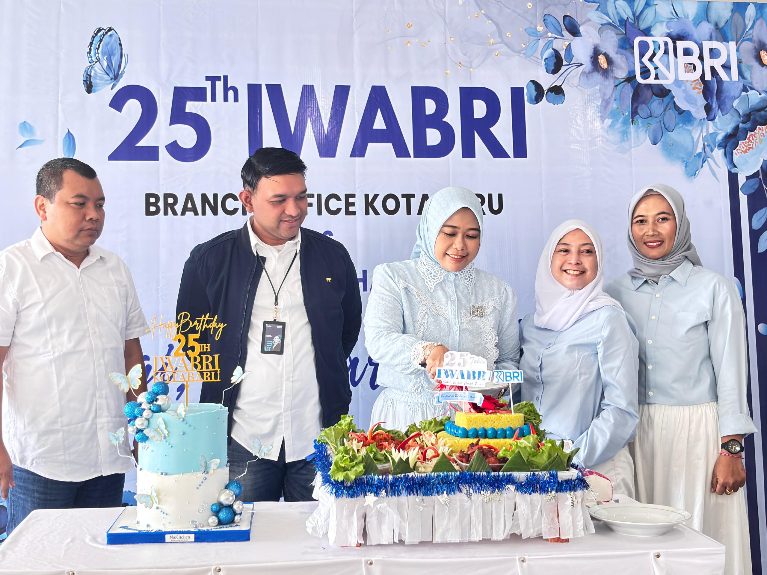 IWABRI Cabang Kotabaru merayakan HUT ke-25 dengan semangat sinergi dan karya. Acara diwarnai halal bihalal, lomba seru, dan pesan kebersamaan.