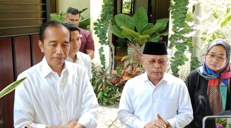 HM Darmizal MS menyampaikan pandangannya soal kemungkinan Jokowi memimpin PSI, di Jakarta, Senin (19/5/2025). (Foto: Dok. ReJO)