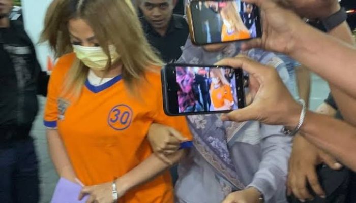 Setelah Jadi Tersangka, Jan Hwa Diana Akui Tahan Ijazah Mantan Karyawan