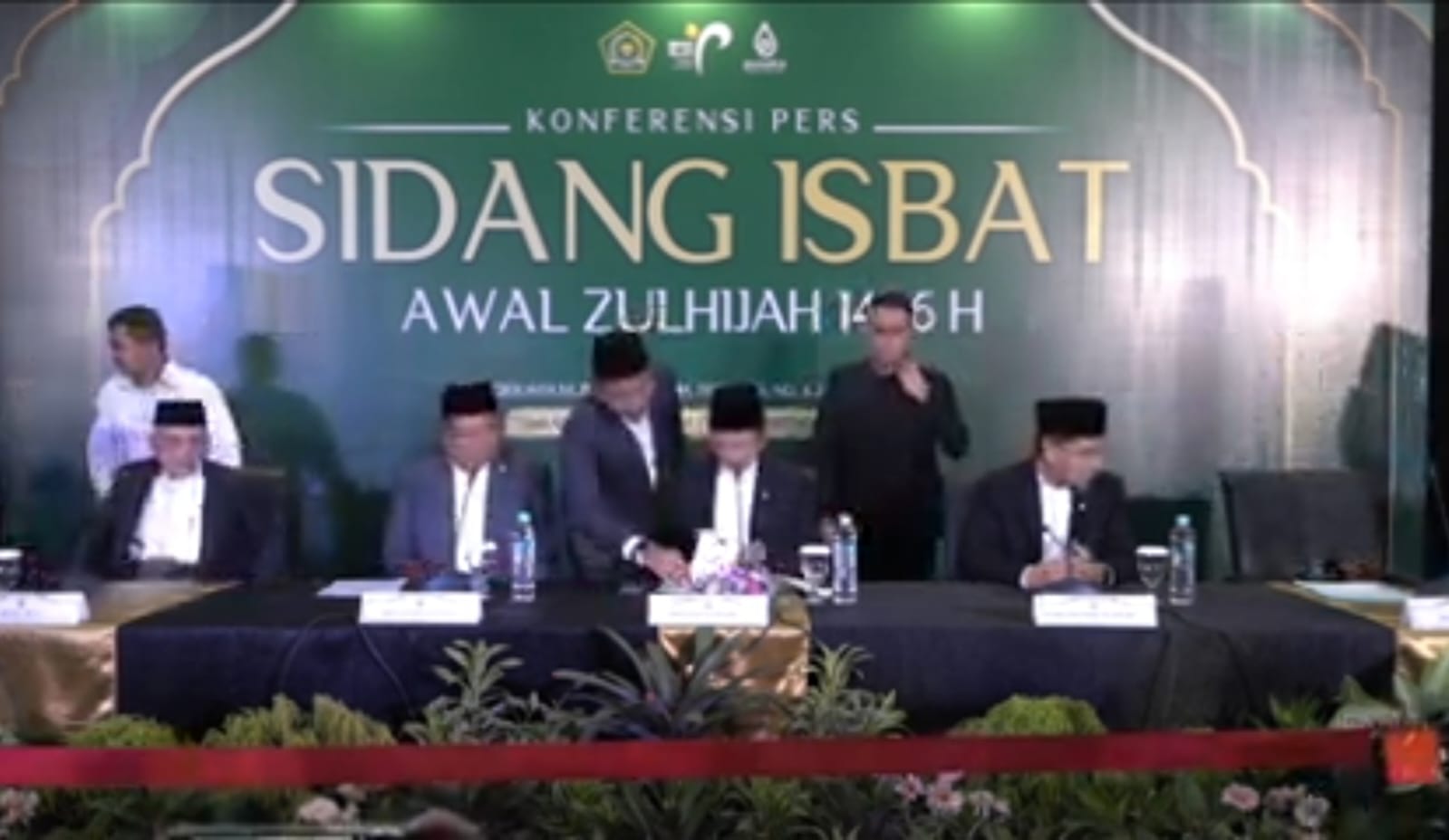 Menteri Agama Nasaruddin Umar saat mengumumkan hasil sidang isbat Idul Adha 1446 H secara daring, Selasa (27/5/2025).