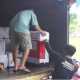 Petugas Kemenag Tabalong memeriksa kesiapan jemaah Kloter 13 sebelum keberangkatan ke Asrama Haji, Rabu (28/5/2025).