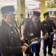 Wakil Bupati Kotabaru Syairi Mukhlis memotong pita sebagai tanda peresmian Mal Pelayanan Publik Kotabaru, didampingi Pj. Sekda Eka Saprudin dan Kepala DPMPTSP Muhammad Fuad Fahruddin, Sabtu (31/5/2025).