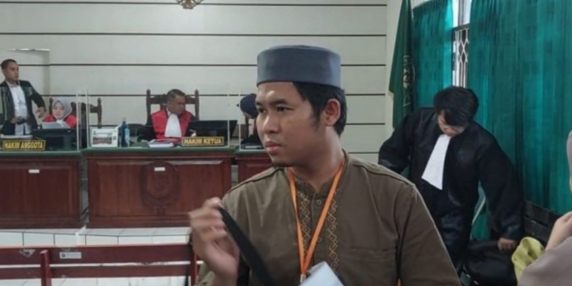 Firly Nurachim mengikuti sidang tuntutan di Pengadilan Negeri Banjarbaru, Senin (19/5/2025).