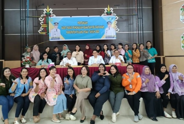 Tenaga kesehatan mengikuti Audit Maternal Perinatal (AMP) di Aula Dinas Kesehatan Pulang Pisau, Jumat (16/5/2025). (Dok. Dinkes Pulang Pisau)